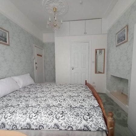 Mari London Holiday Room Ilford Bagian luar foto