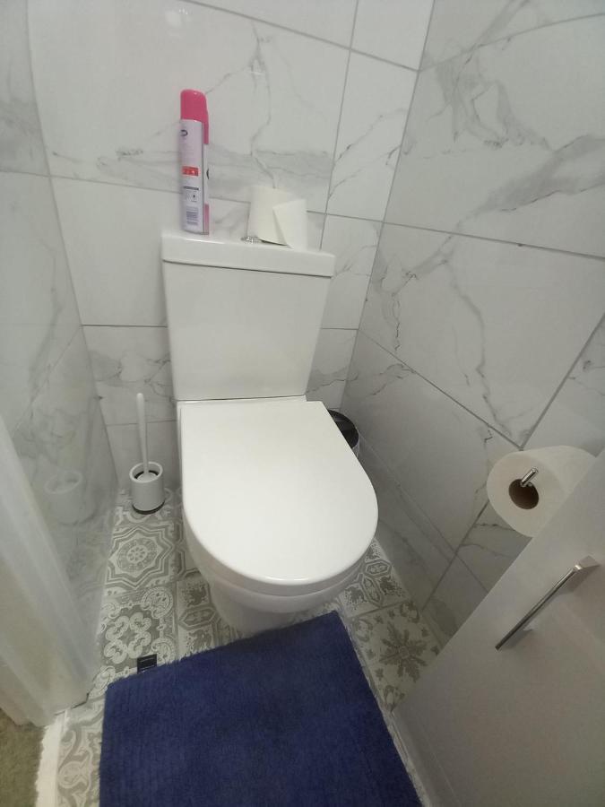 Mari London Holiday Room Ilford Bagian luar foto